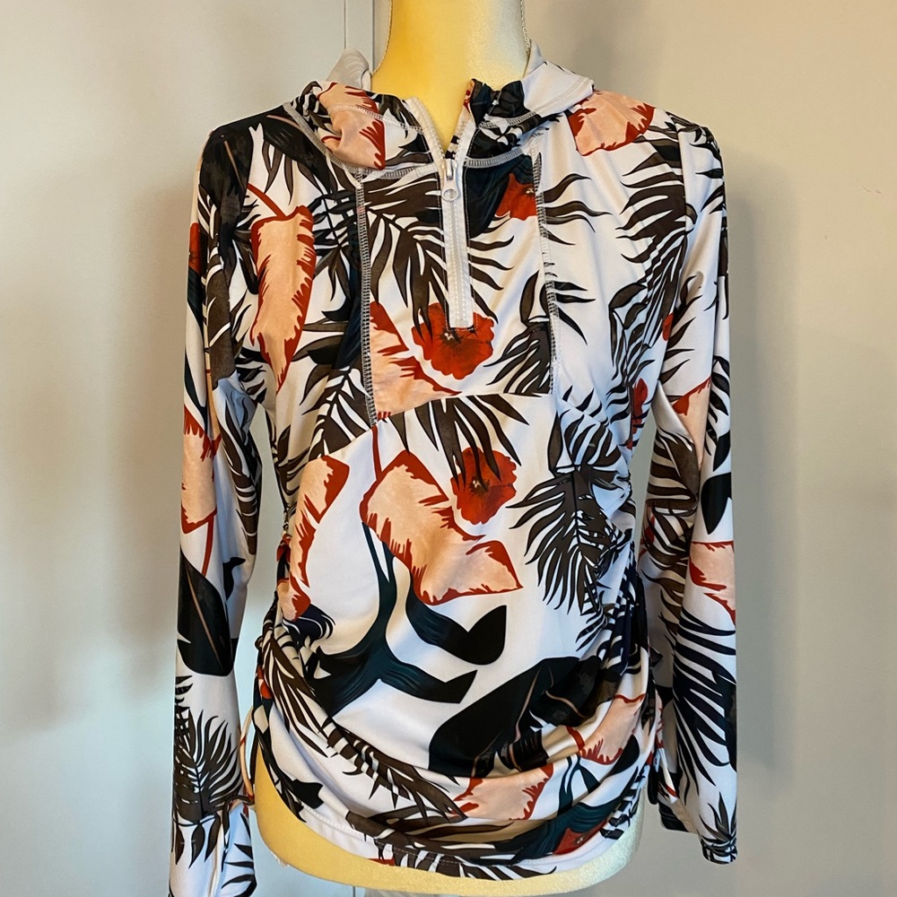 Long sleeve, drawstring hoodie w sun protection